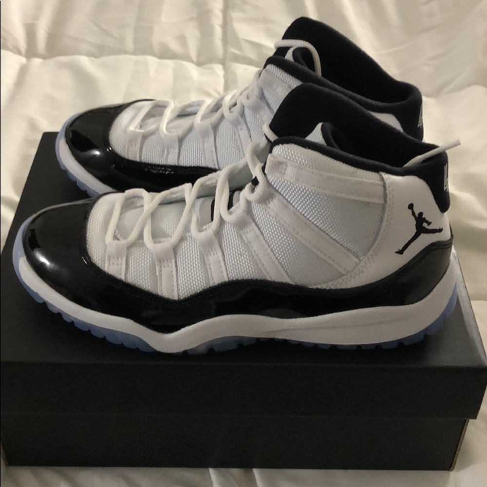 Air Jordan 11 Concord - Picture 2 of 4